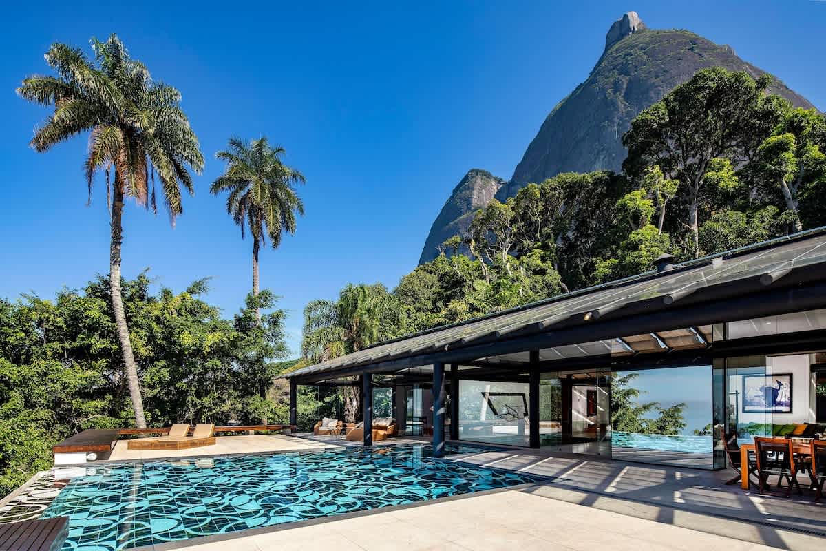 ADV004 Amazing villa for 10 with view on the beach