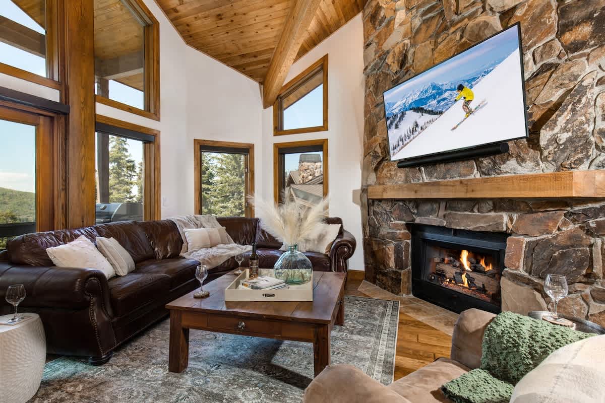 Abode at Ontario Lodge