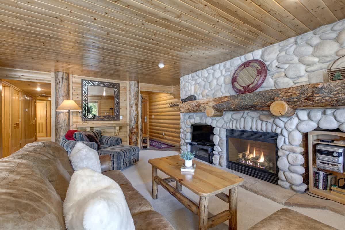 Abode at Black Bear 302