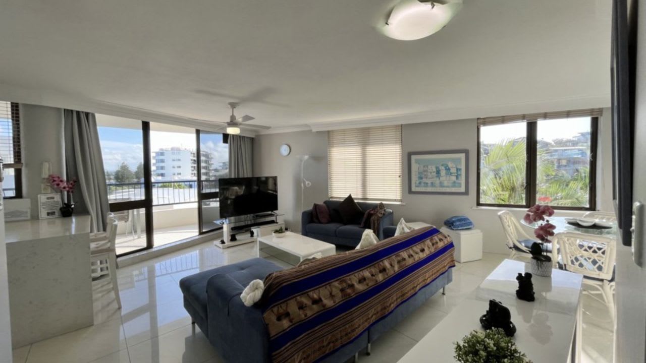 Panoramic Views, 2BR Apt, Walk to Beach