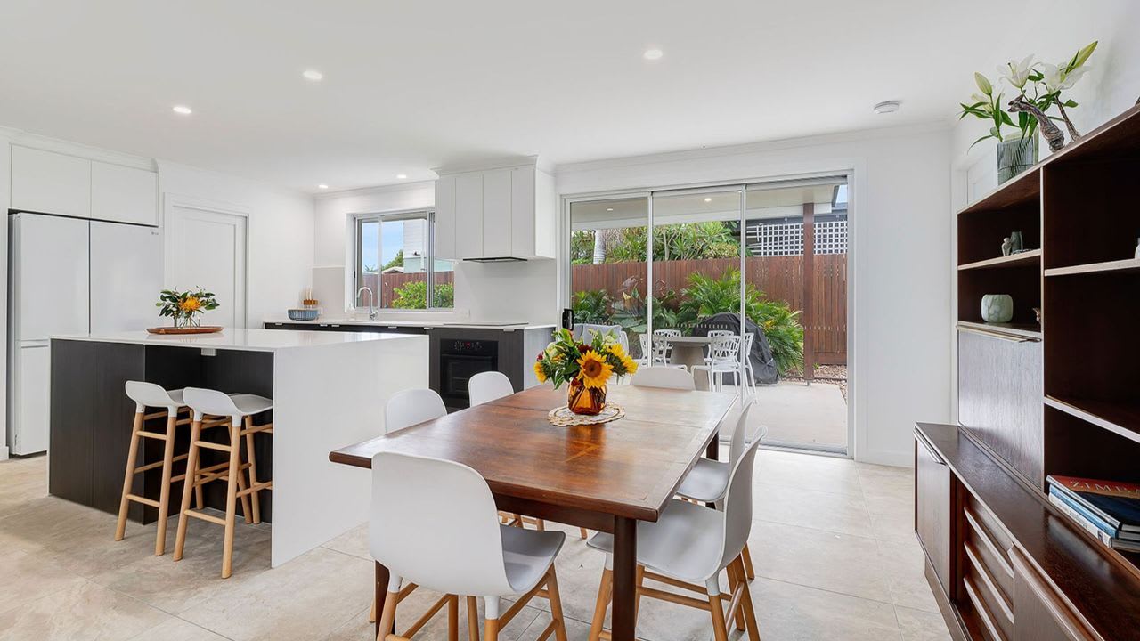 Currimundi Retreat Pet Friendly, Walk To Beaches