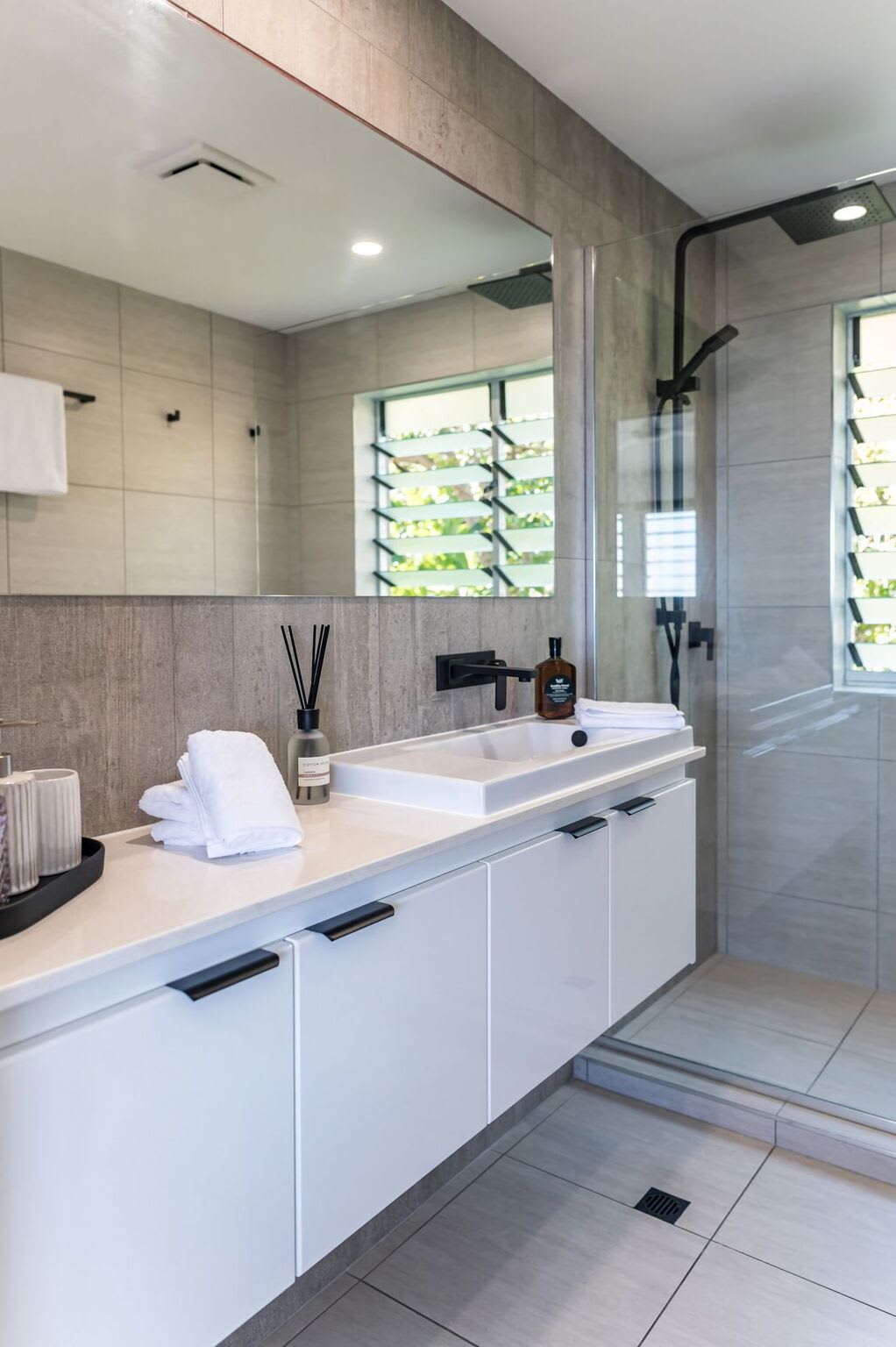10 Andari Sunshine Beach Beachside Luxury Home