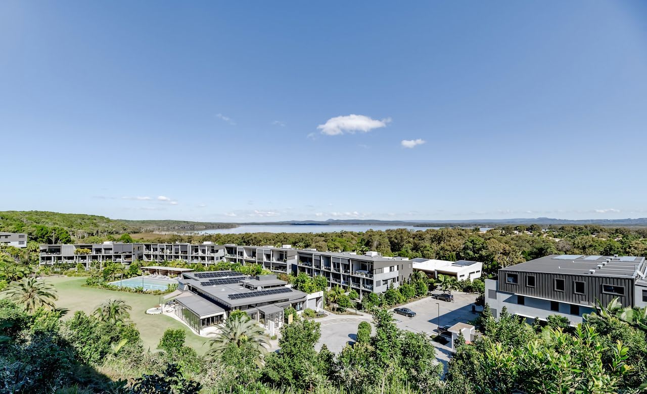 The Hamptons Lake House Noosa Heads Luxury House