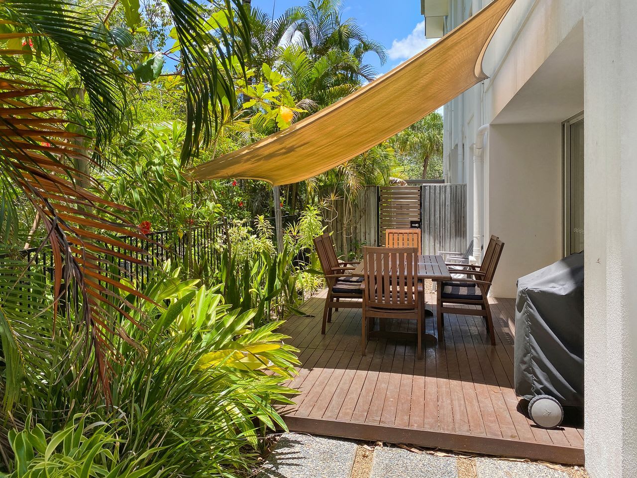 Maggies Beachfront Apt. 9