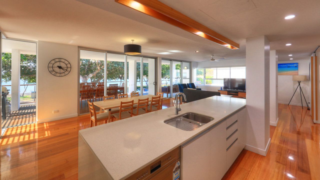 Maggies Beachfront Apt. 3
