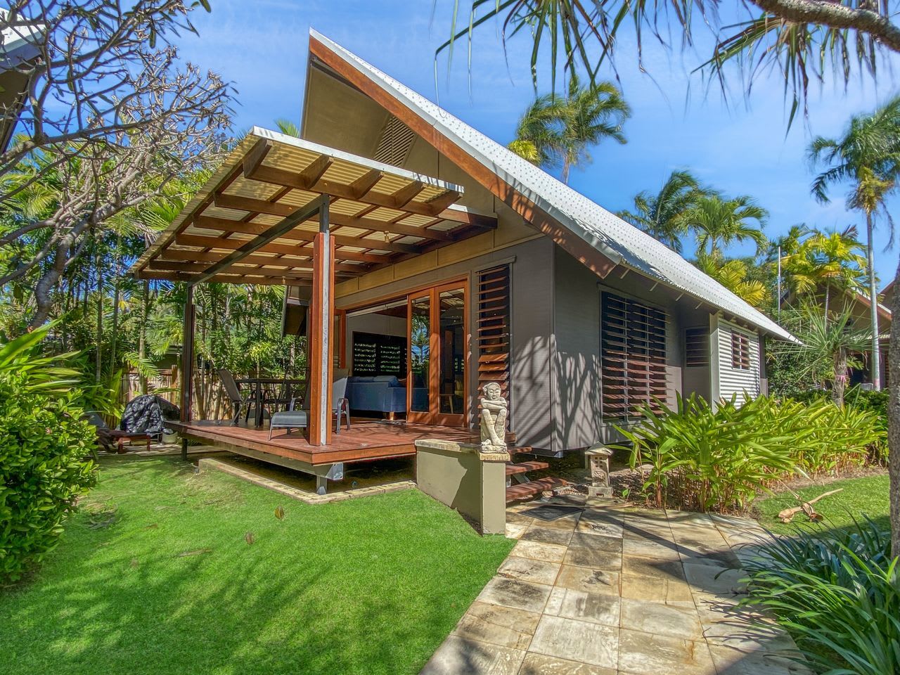 Pure Magnetic Villa 4