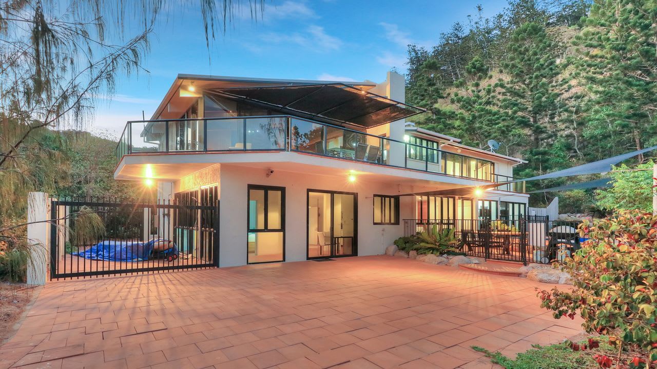 The Beach House at Arthur Bay