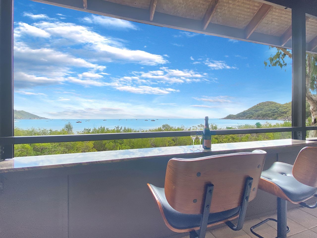 Absolute Beachfront & Pool House