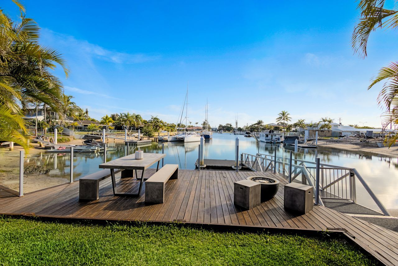 Hampton Beach House on the Waterfront – 3 Adelong