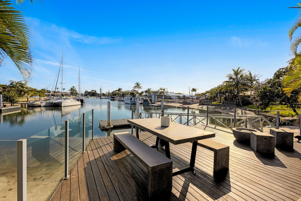 Hampton Beach House on the Waterfront – 3 Adelong