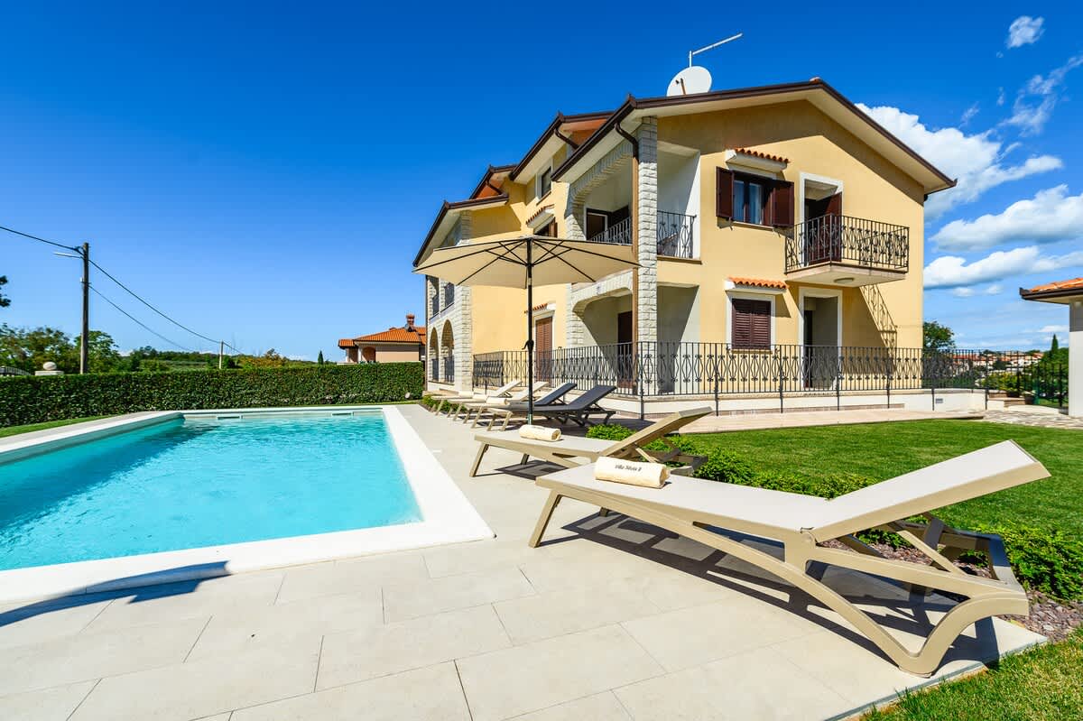 Premium Apartment Silvia with pool property photo 2