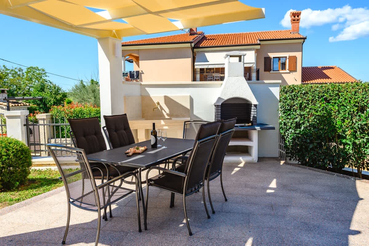 Premium Apartment Silvia with pool property photo 4