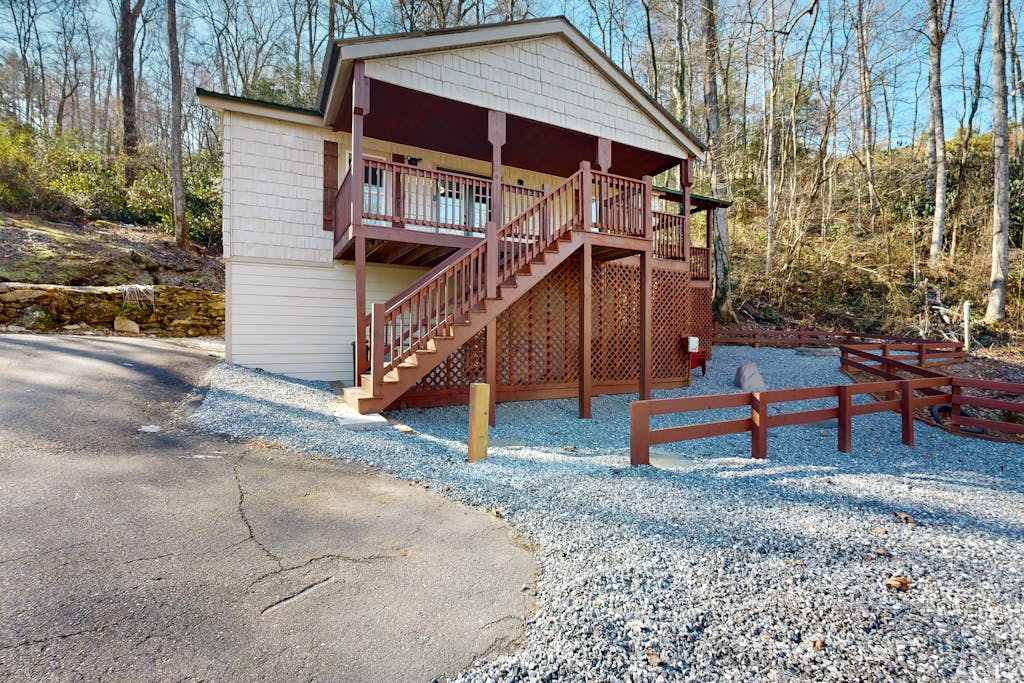 Mountain view home with fire-pit with beautiful view of the creek