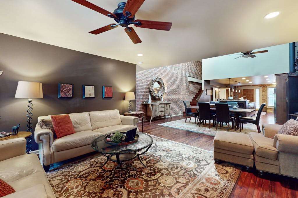 Elegantly Remodeled All-Suite Downtown Loft with Balcony & Chefs Kitchen