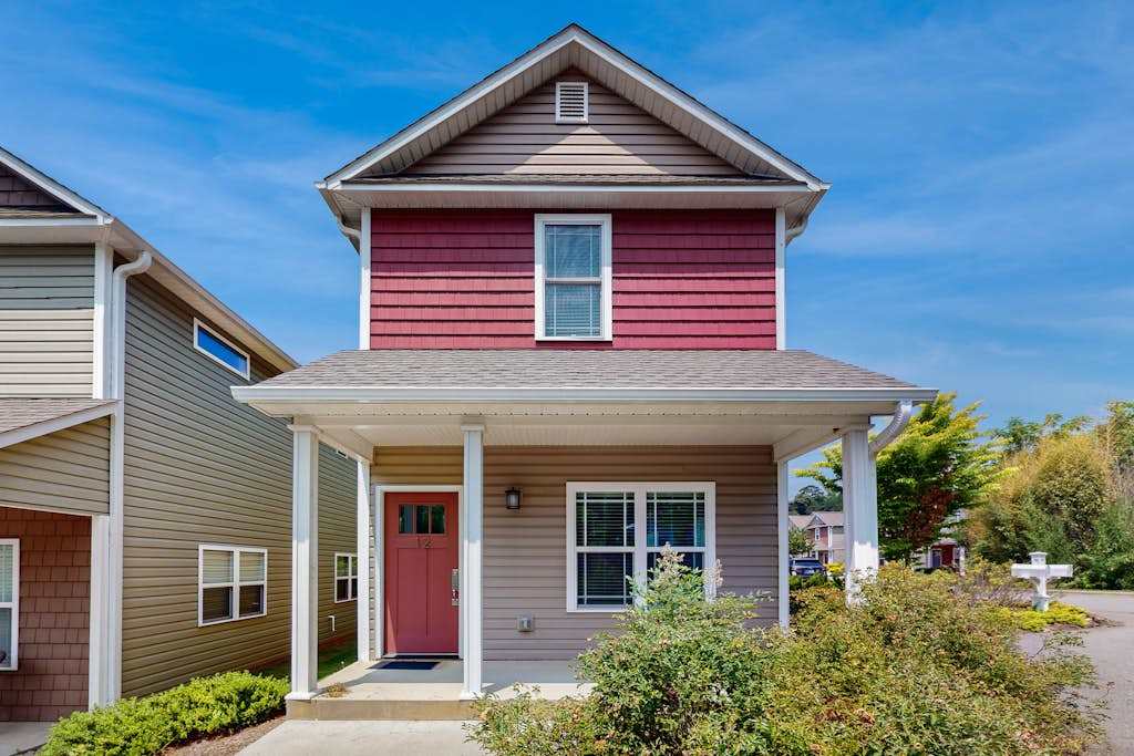 Choice All-Suite Retreat - Near Arts District, Downtown & Outdoor Activities