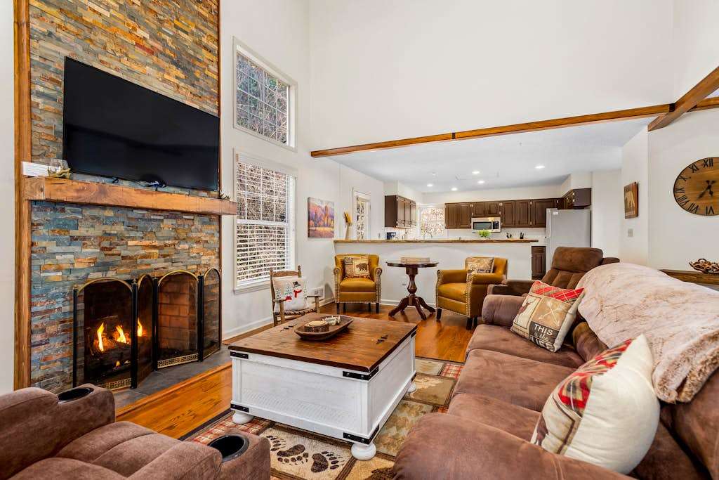 Cozy dog-friendly mountain getaway with entertaining game room & space for everyone