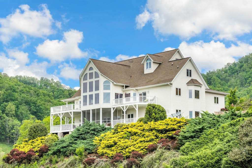 10-acre manor with Blue Ridge views, game room, hot tub & private vintage diner