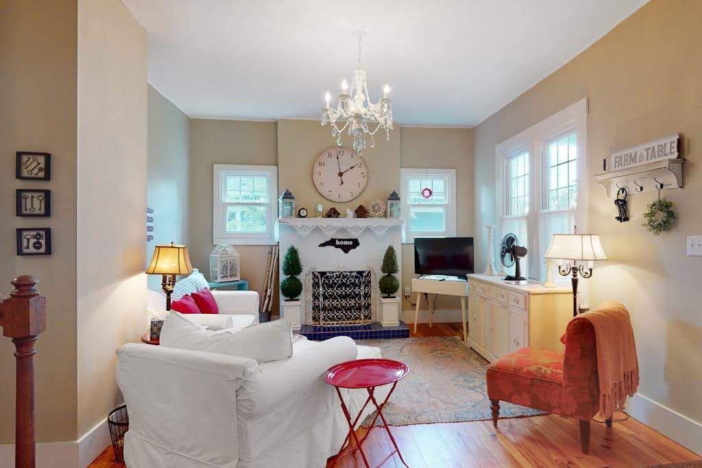 Charming home a short walk from downtown with 2 fireplaces, porch, yard, firepit