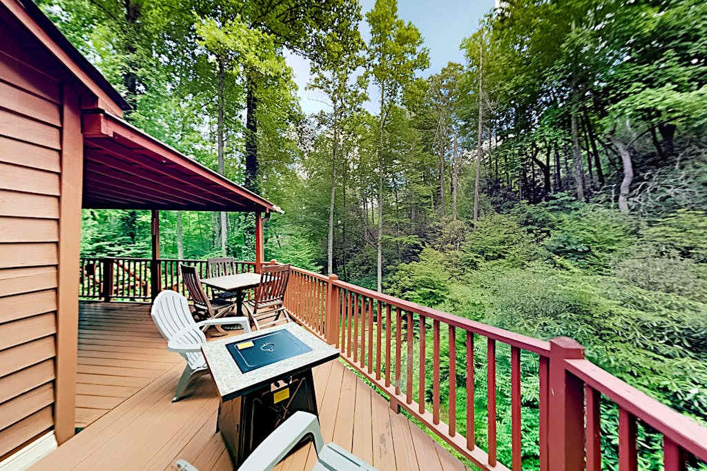 Recently updated Creekside Cabin w/ Private Waterfall