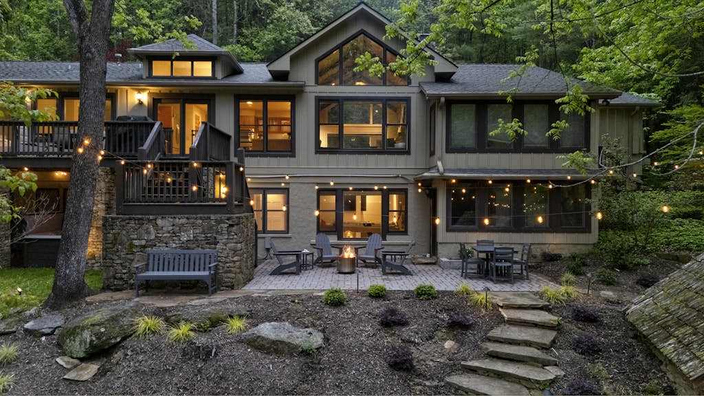 21-acre multi-home escape with hot tub, hiking trails & waterfalls
