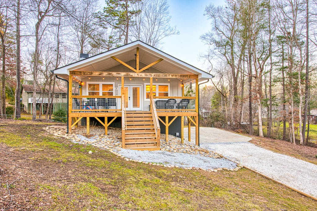 Newly renovated home near downtown Asheville with spacious deck, W&D, great views