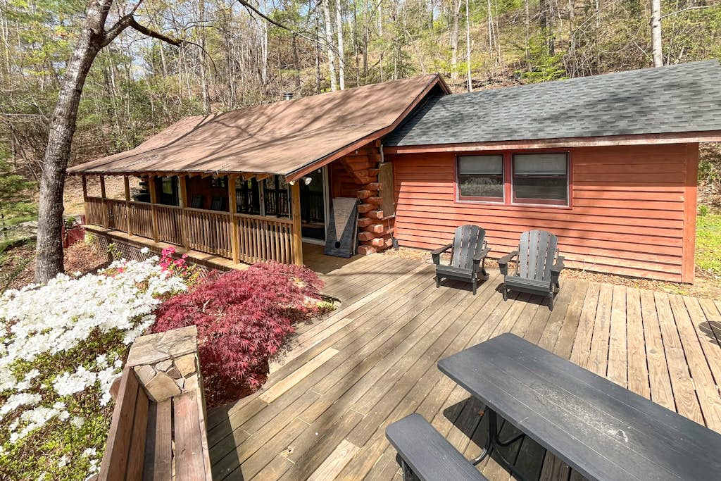 Scenic cabins with fireplaces, children's items, W&D - dog-friendly