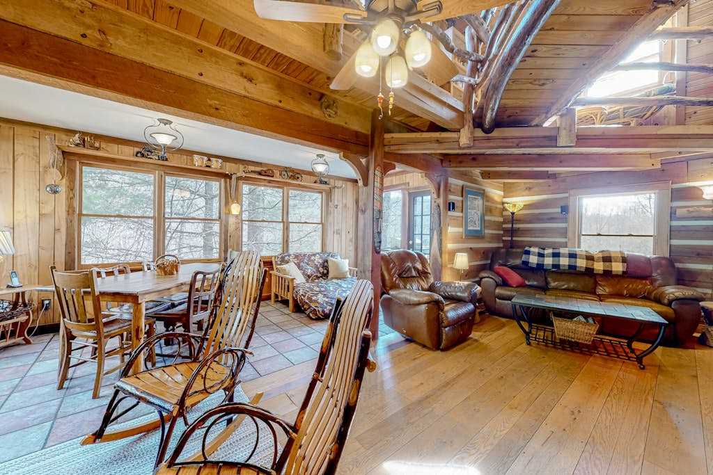 Dog-friendly mountain view cabin on four acres with a W&D & fireplace
