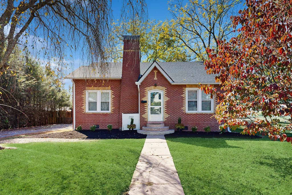 Centrally located Brevard home - family friendly, perfect for outdoor adventures