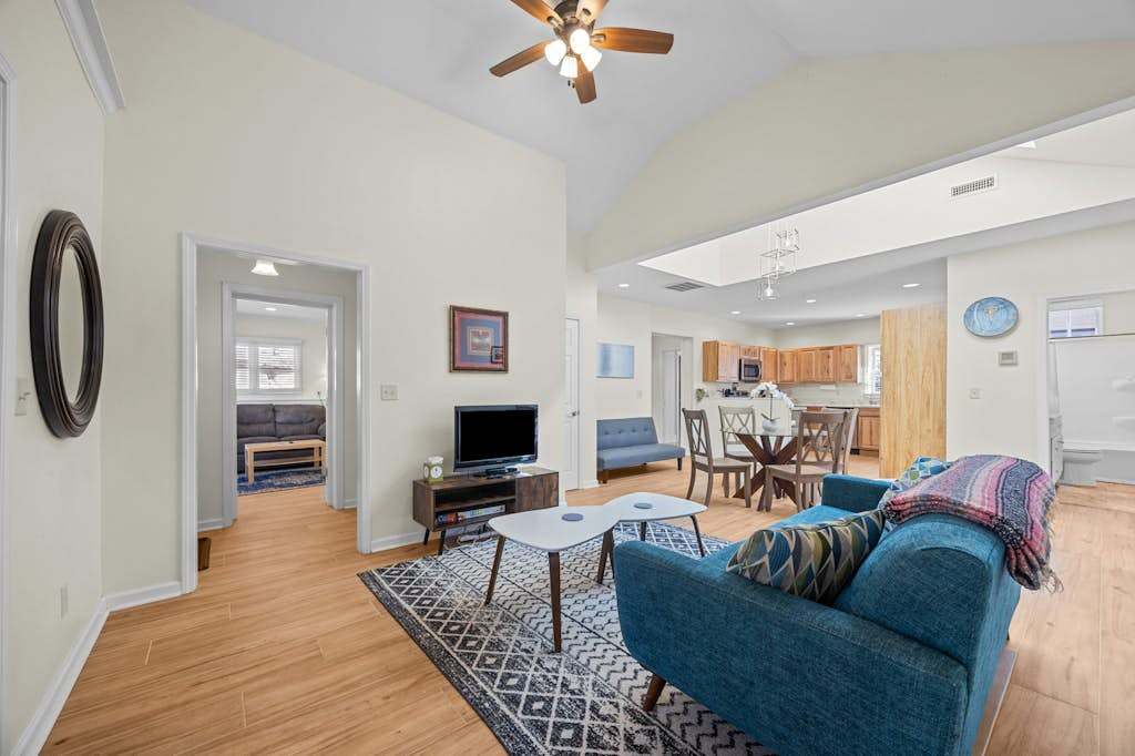 Quiet and peaceful mountain retreat outside of Asheville with central air