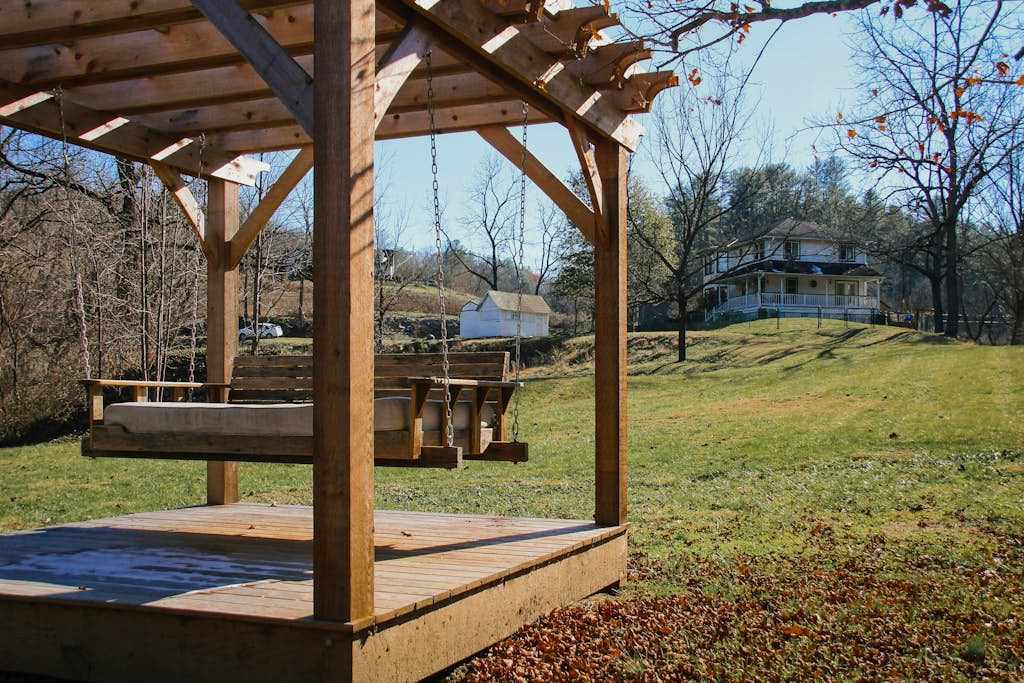 Charming Riverfront House with Full Kitchen, Wifi, and Central AC, Dog-Friendly