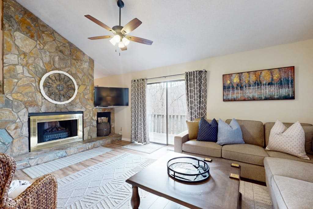 Resort condo with multiple balconies, resort beach access, pool, golf & Hot Tub