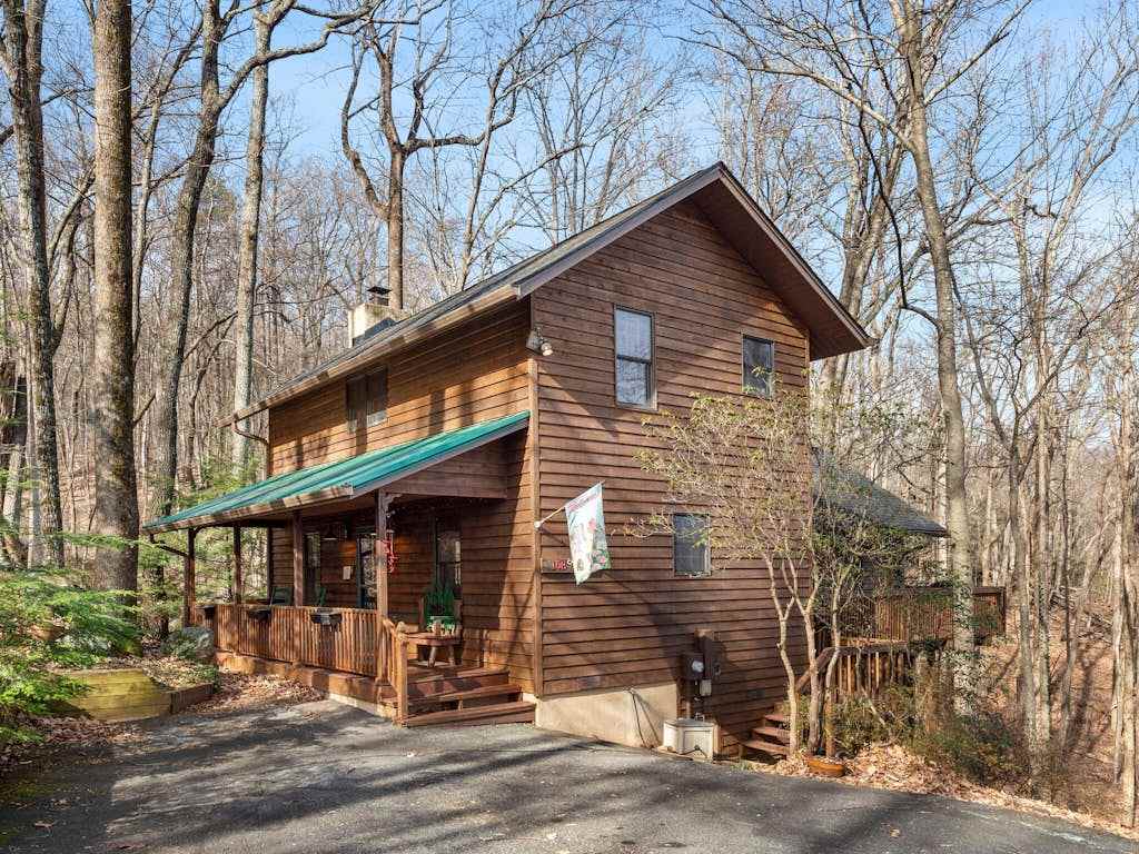 Family Escape at Rumbling Bald with Firepit, Games & Fiber Internet
