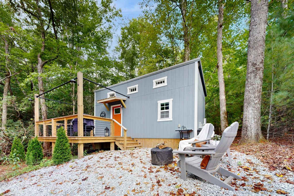 Lakeview tiny home with a loft, full kitchen, furnished deck, & firepit
