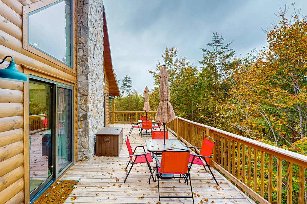 Tranquil Paws- Your Dog-Friendly Haven in Lake Lure with a Hot Tub