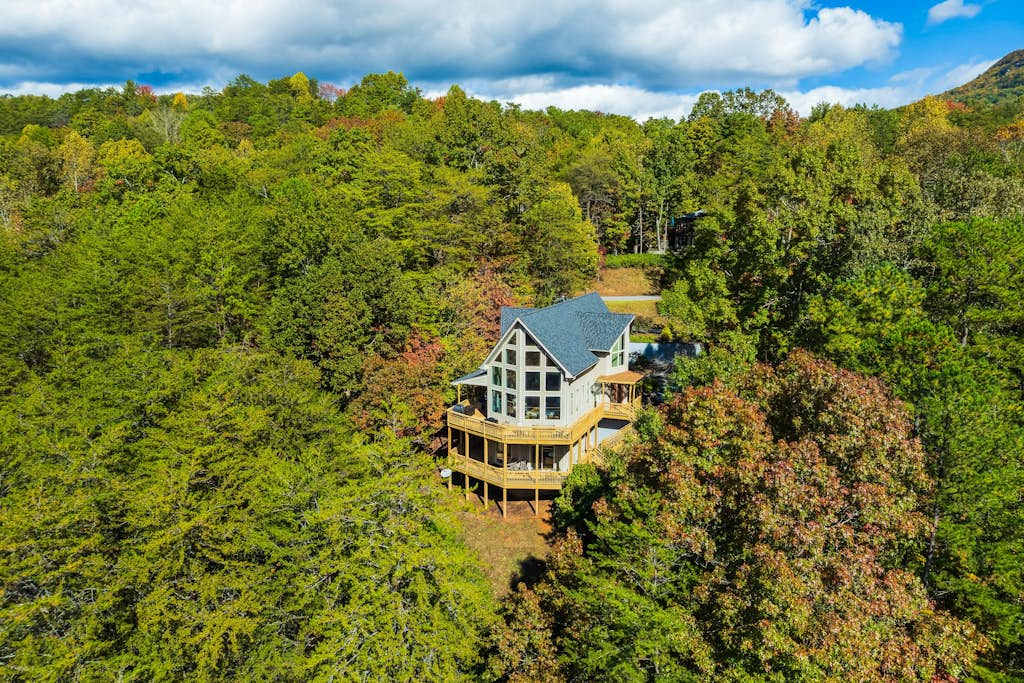 Mountain-View Escape on Rumbling Bald’s 14th & 15th Holes