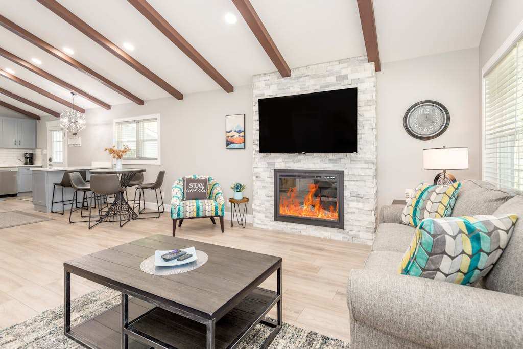 Contemporary dog-friendly mountain home with firepit, grill, enclosed backyard