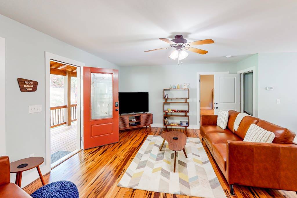 Scenic retreat with private hot tub, fenced yard, fire table, & furnished porch