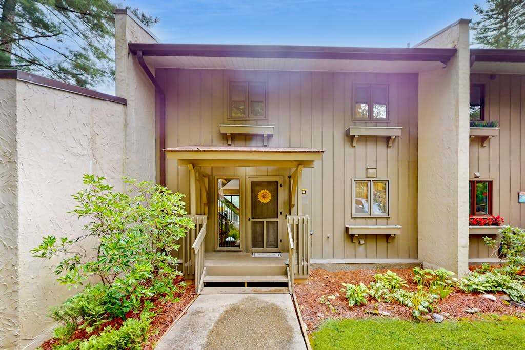 Lake-view dog-friendly condo with pools, hot tub, sauna, tennis, & balcony