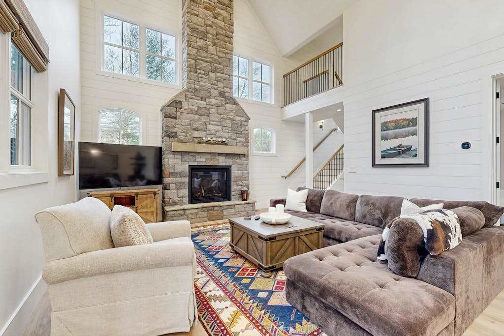 Mountain Escape in Sapphire - Resort Amenities, Waterfalls & Outdoor Adventure