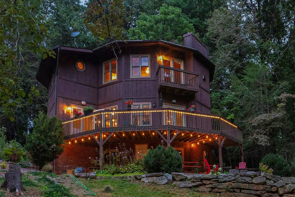 Bright Brevard House with Fireplaces, Jetted Tub, Fire Pit & Bike Storage