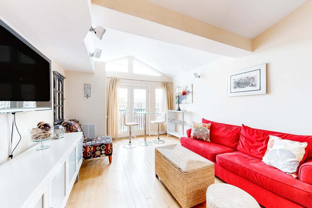 Upscale condo in the heart of Dewey with a pool & AC near the beach & hot spots