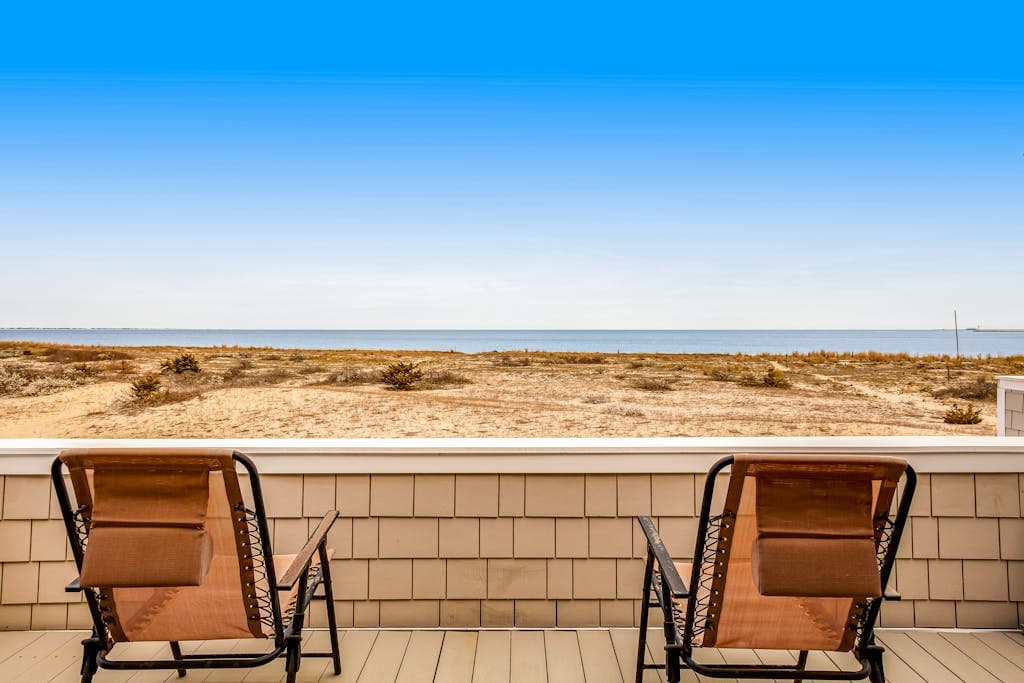 Dog friendly oceanfront escape at Lewes with fast WiFi & AC
