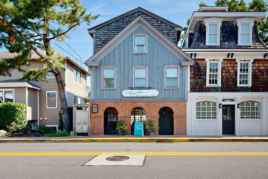 Town of Lewes condo steps from the park with Tennis Pickleball & Basketball