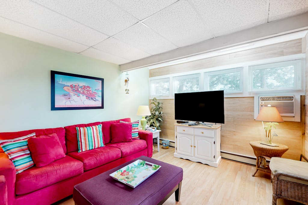 Town of Dewey Beach dog friendly condo with washer & dryer & free WIFI