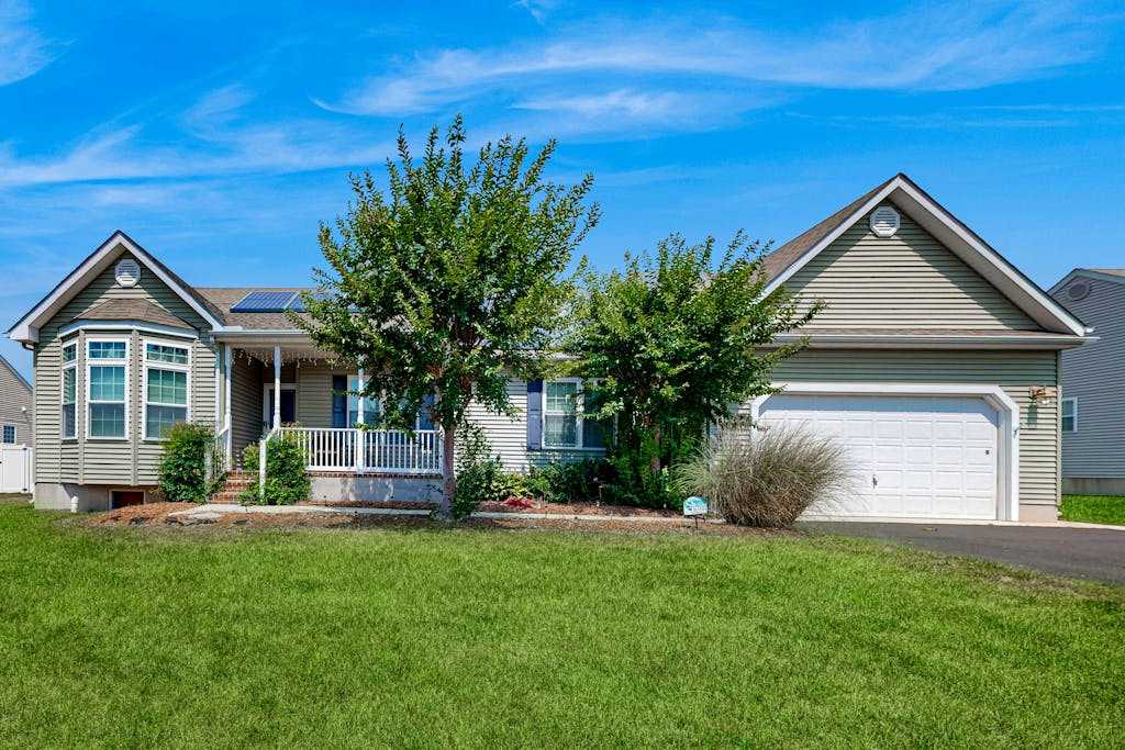 Mill Pond Acres home with pool table Xbox X & free WIFI