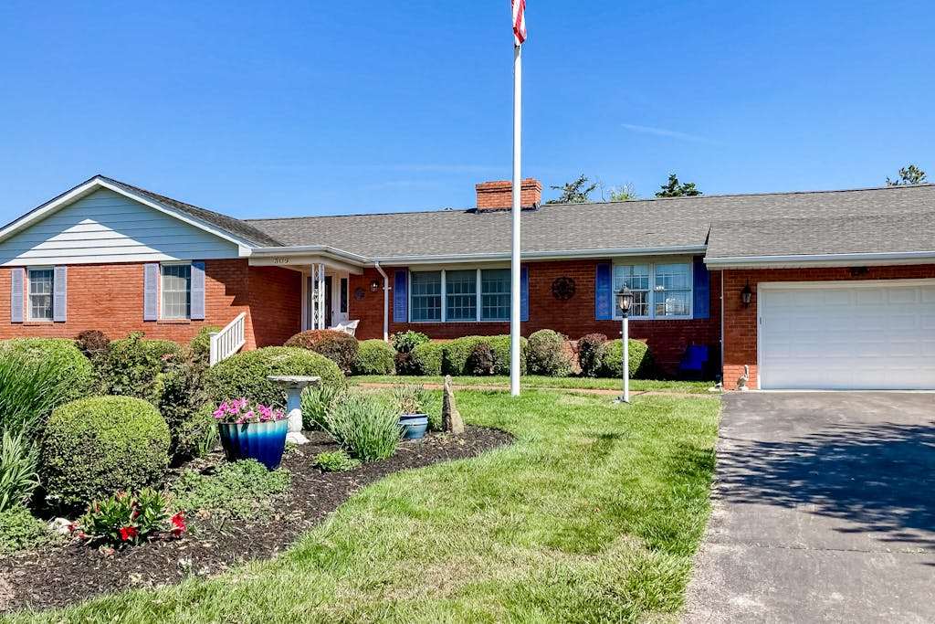 Town of Dewey Beach house near golf with fireplace & fenced dog friendly yard