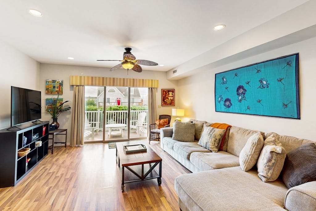 Oceans Reach pet friendly spacious condo with free WIFI