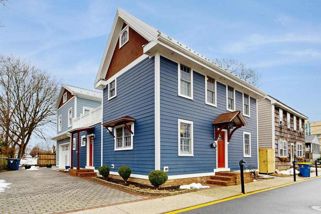 Town of Lewes house washer & dryer a deck & balcony close to beach & restaurants