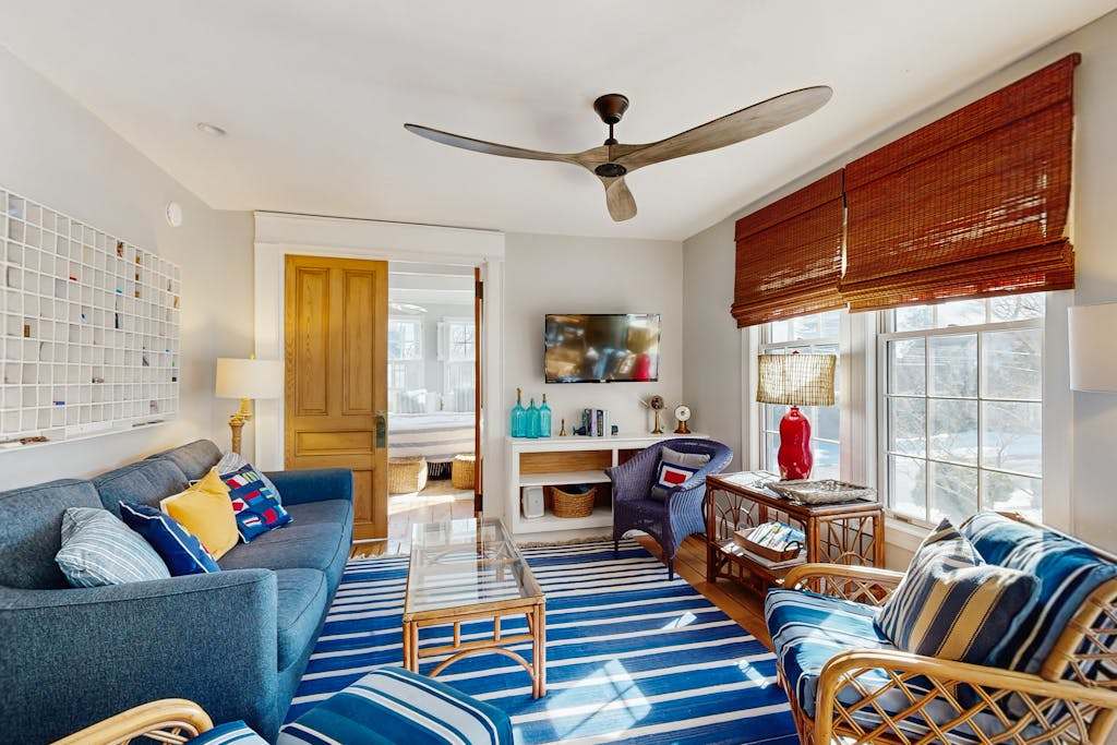 Town of Lewes house washer & dryer with a deck & balcony close to beach & restaurants