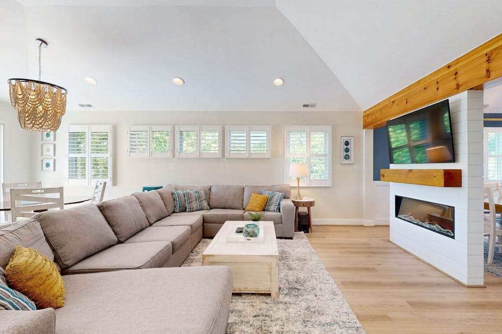 Dog friendly home approx 3 blocks to beach with private hot tub balconies firepit AC